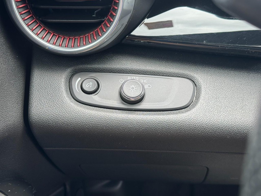 Chevrolet Trax Vehicle Full-screen Gallery Image 19