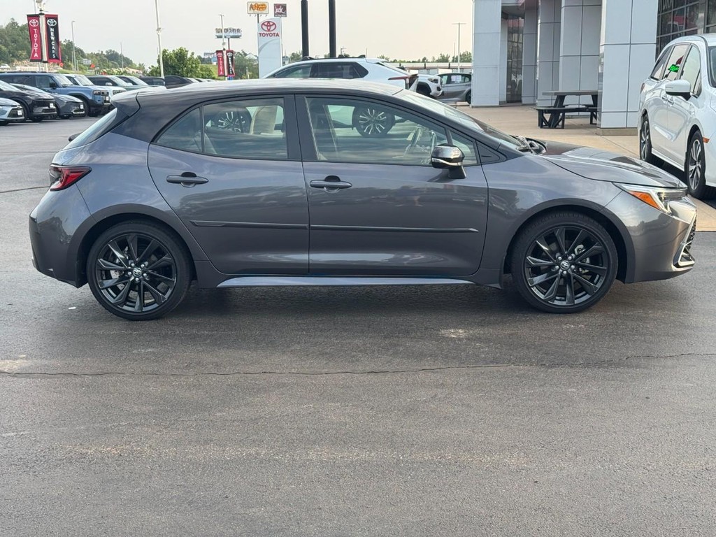 Toyota Corolla Hatchback Vehicle Image 2