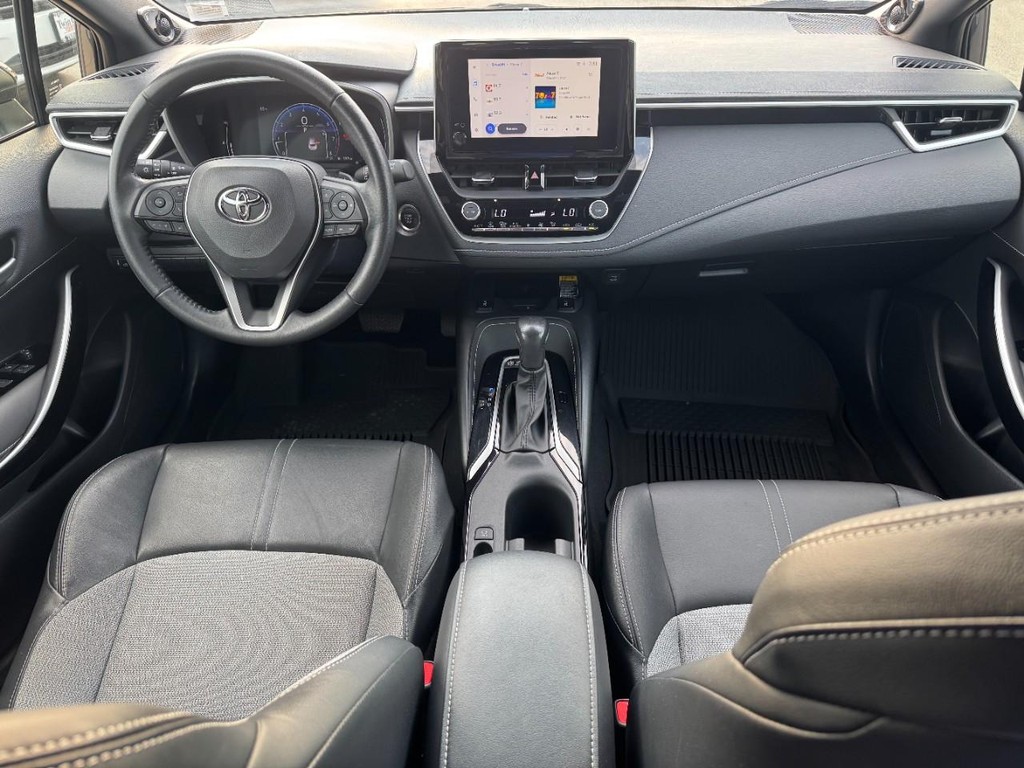 Toyota Corolla Hatchback Vehicle Image 12