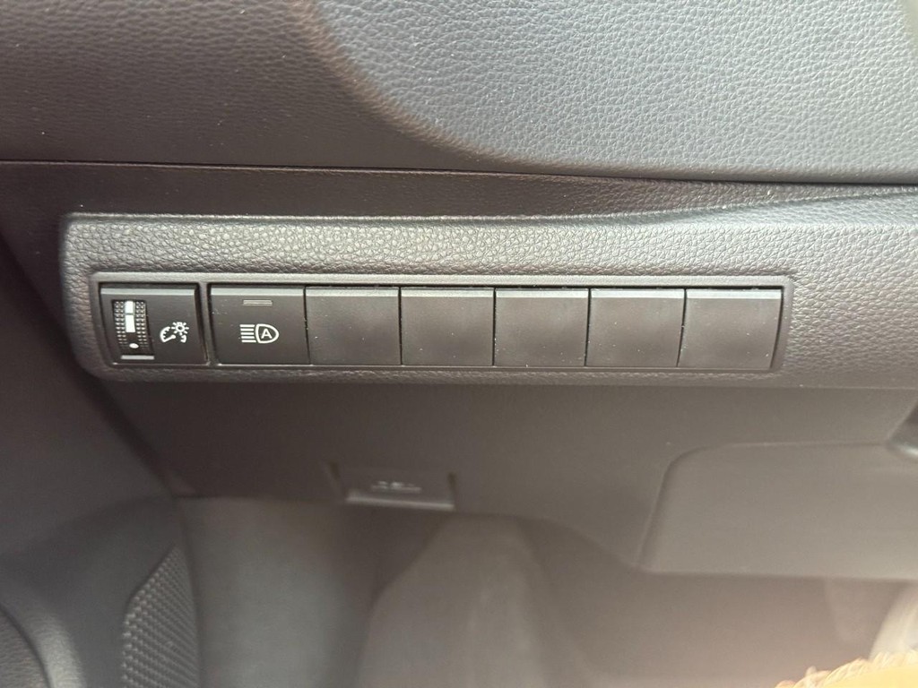 Toyota Corolla Hatchback Vehicle Image 18