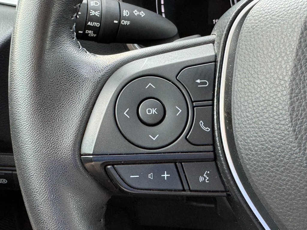 Toyota Corolla Hatchback Vehicle Image 19