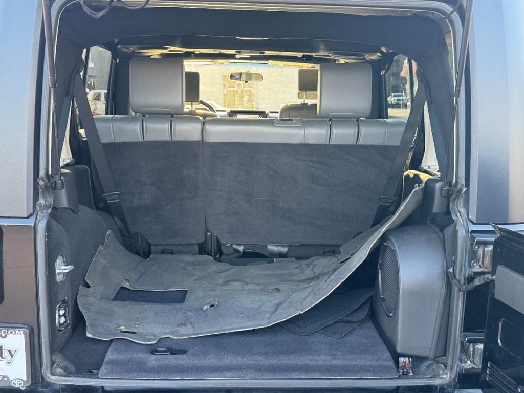 Jeep Wrangler Unlimited Vehicle Image 4