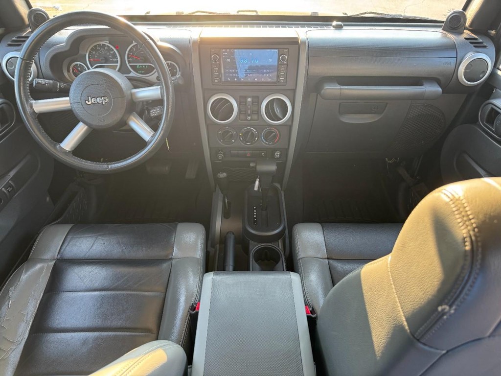 Jeep Wrangler Unlimited Vehicle Image 11