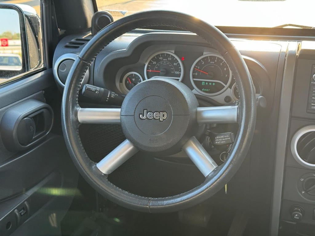Jeep Wrangler Unlimited Vehicle Image 12