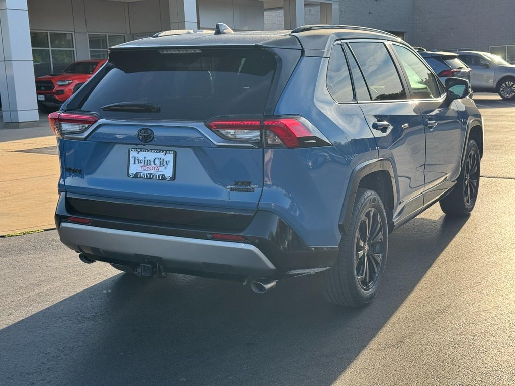 Toyota RAV4 Vehicle Image 3