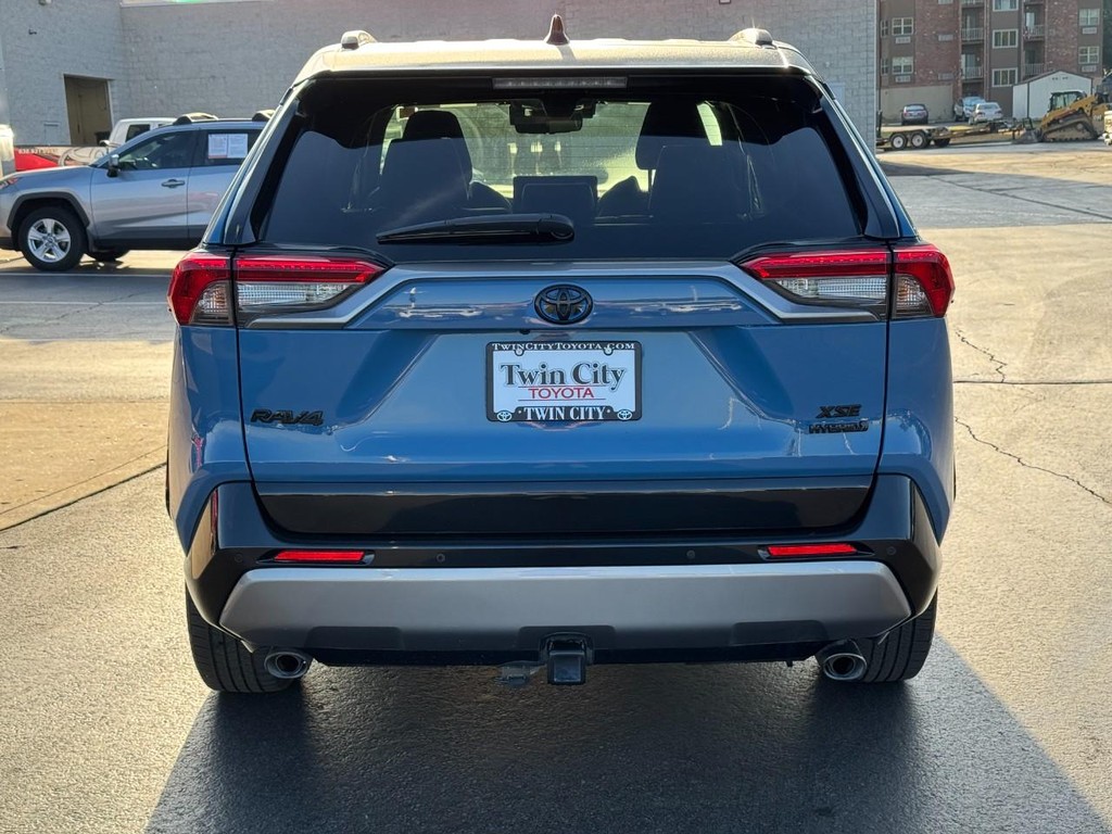 Toyota RAV4 Vehicle Image 4