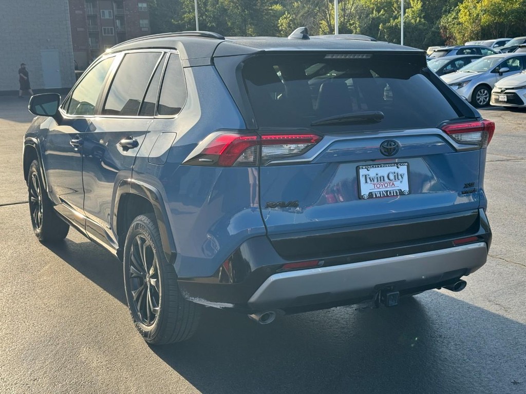 Toyota RAV4 Vehicle Image 7