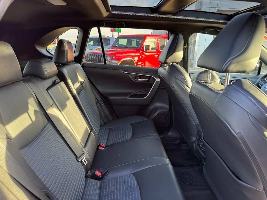 Toyota RAV4 Vehicle Image 11