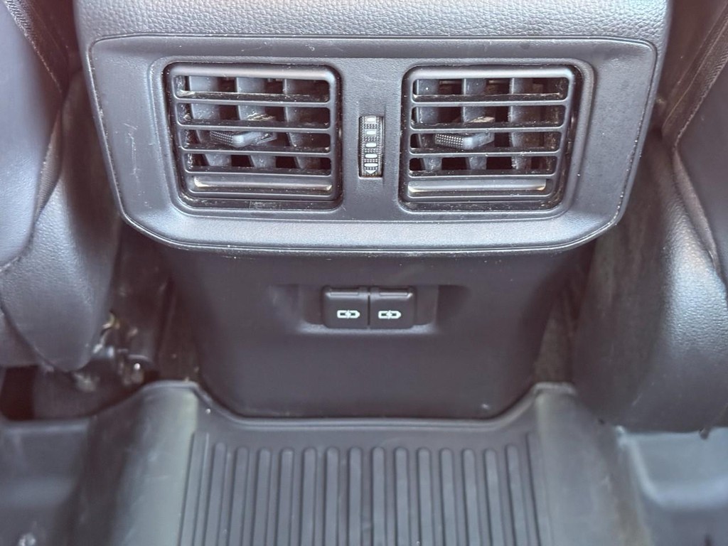 Toyota RAV4 Vehicle Image 12
