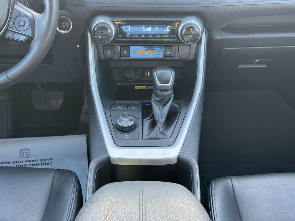 Toyota RAV4 Vehicle Image 16