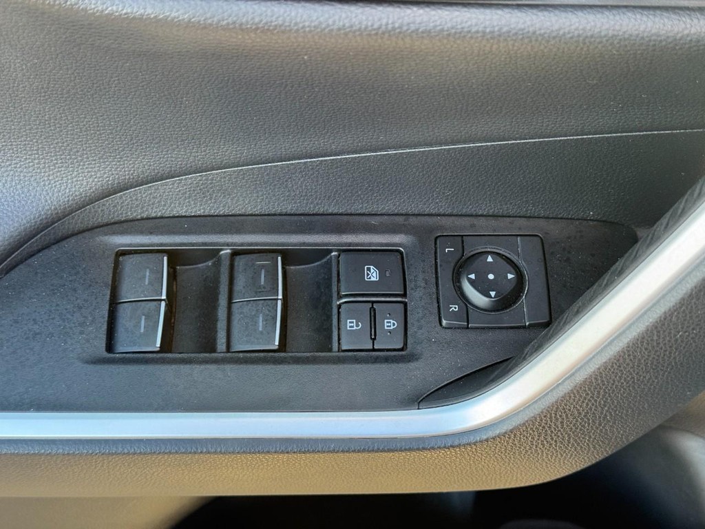 Toyota RAV4 Vehicle Image 17