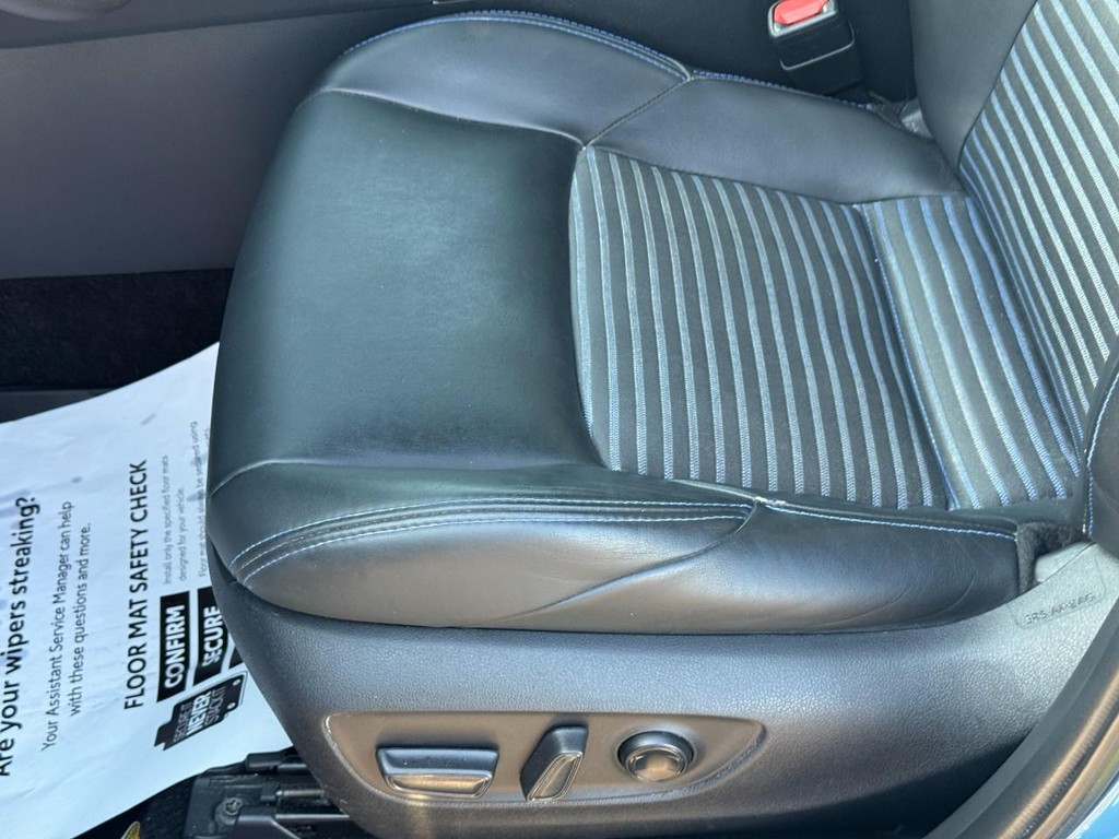 Toyota RAV4 Vehicle Image 19