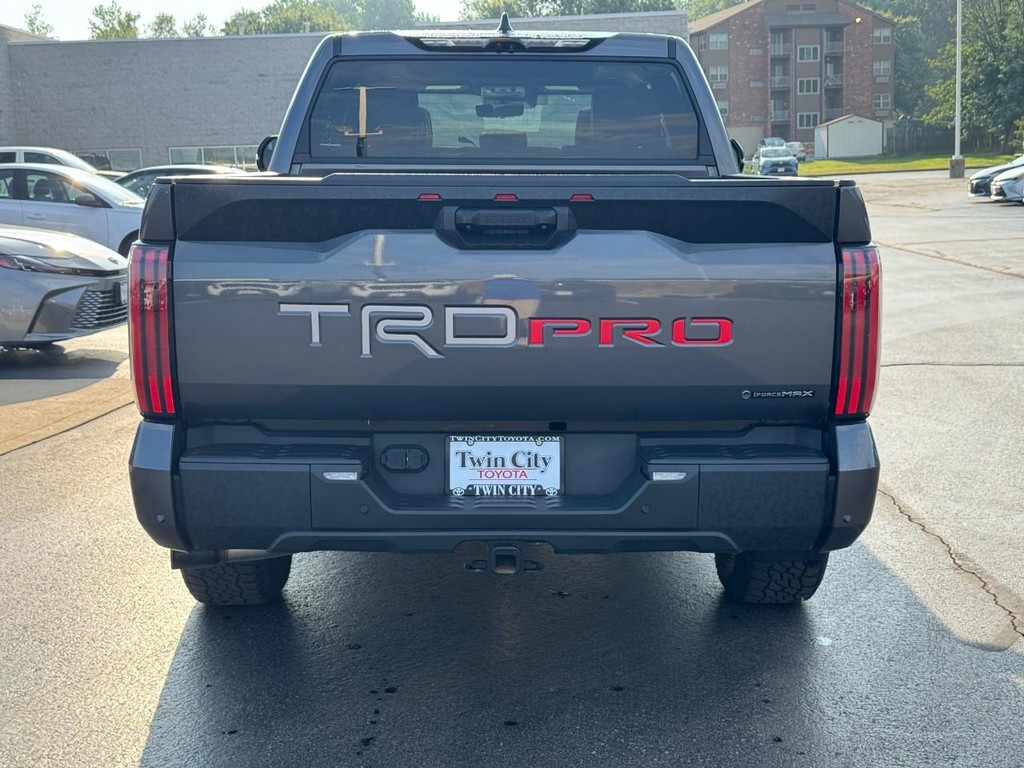 Toyota Tundra 4WD Vehicle Image 4