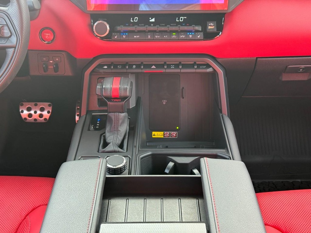 Toyota Tundra 4WD Vehicle Image 17