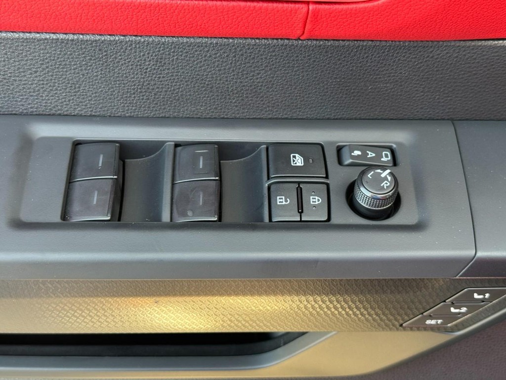 Toyota Tundra 4WD Vehicle Image 18