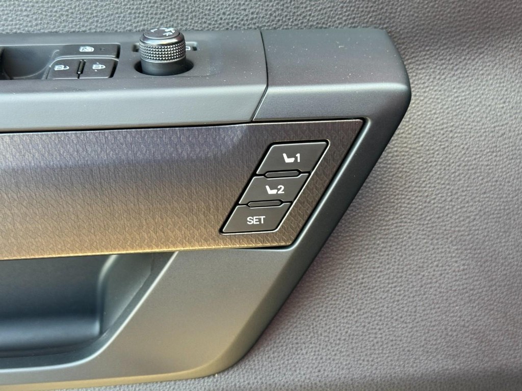 Toyota Tundra 4WD Vehicle Image 19