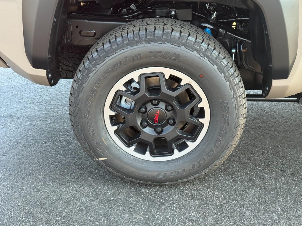 Toyota Tacoma 4WD Vehicle Image 3