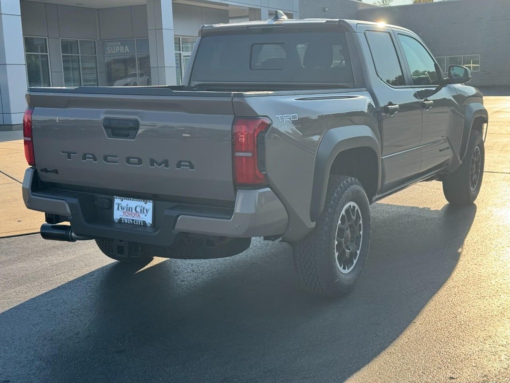 Toyota Tacoma 4WD Vehicle Image 4