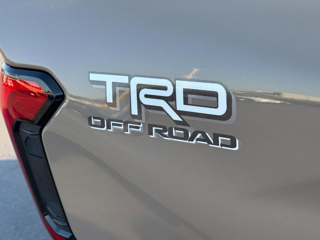 Toyota Tacoma 4WD Vehicle Image 5