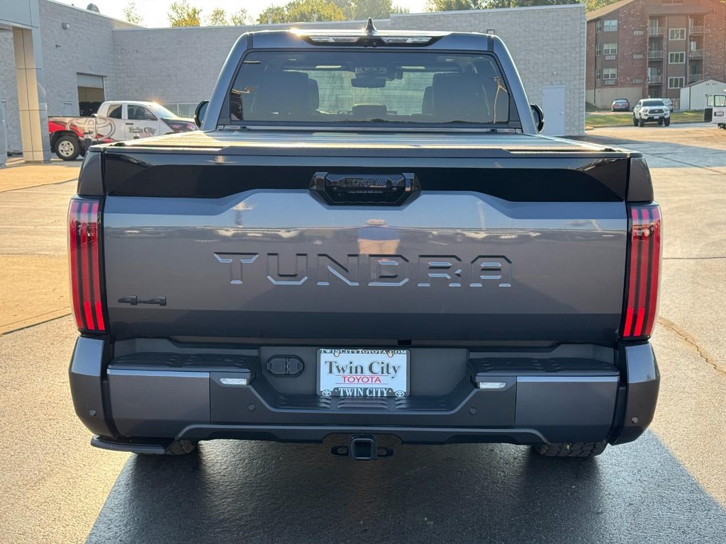 Toyota Tundra 4WD Vehicle Image 4