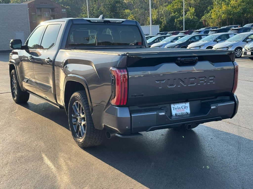 Toyota Tundra 4WD Vehicle Image 6