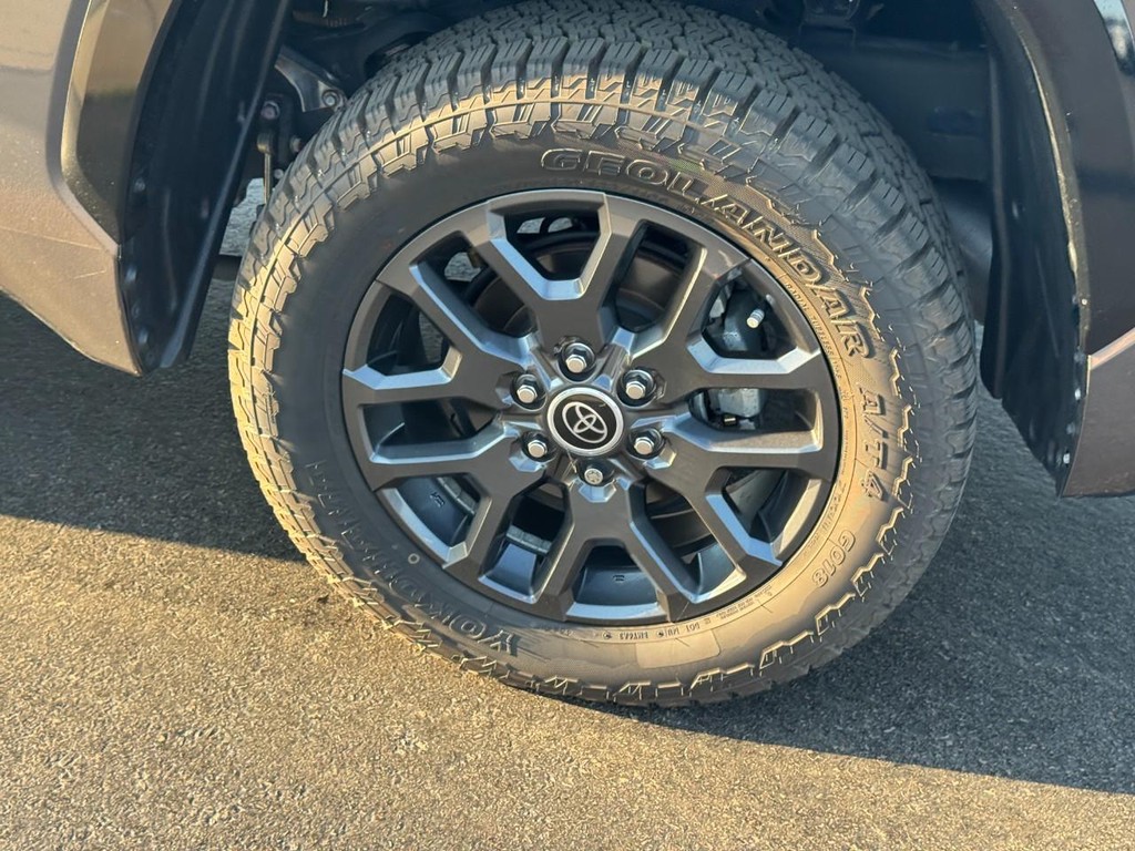 Toyota Tundra 4WD Vehicle Image 7