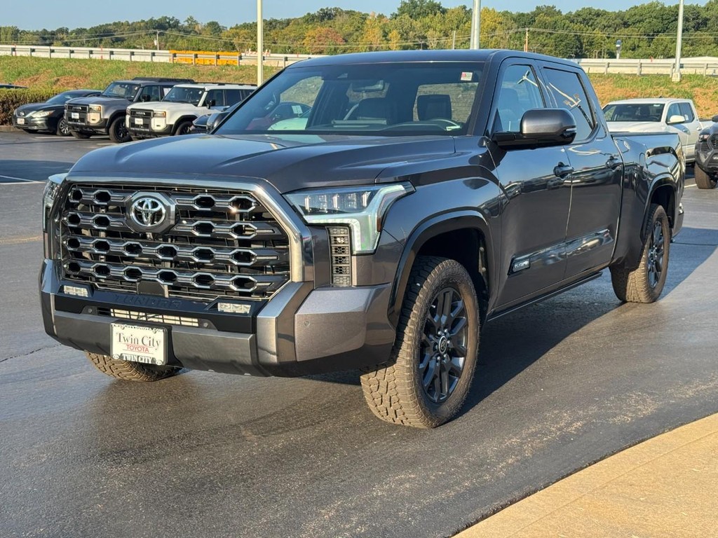 Toyota Tundra 4WD Vehicle Image 8