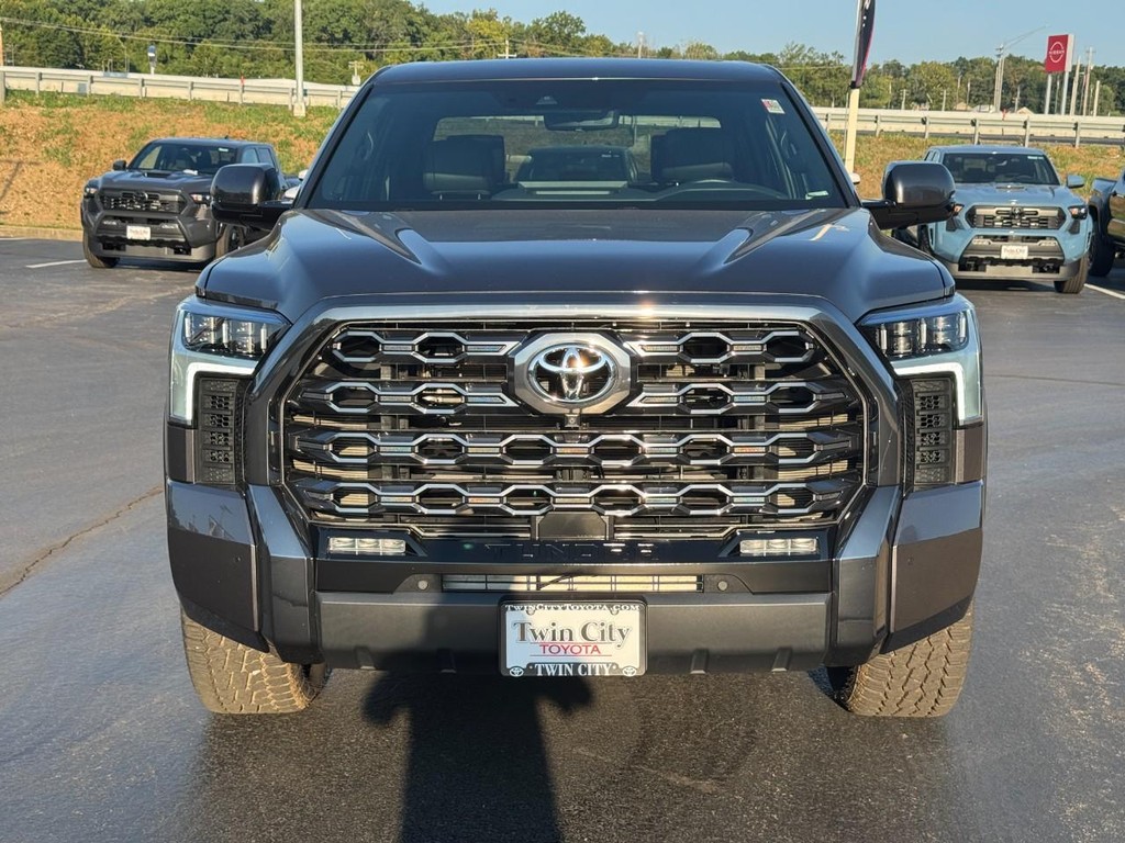 Toyota Tundra 4WD Vehicle Image 9