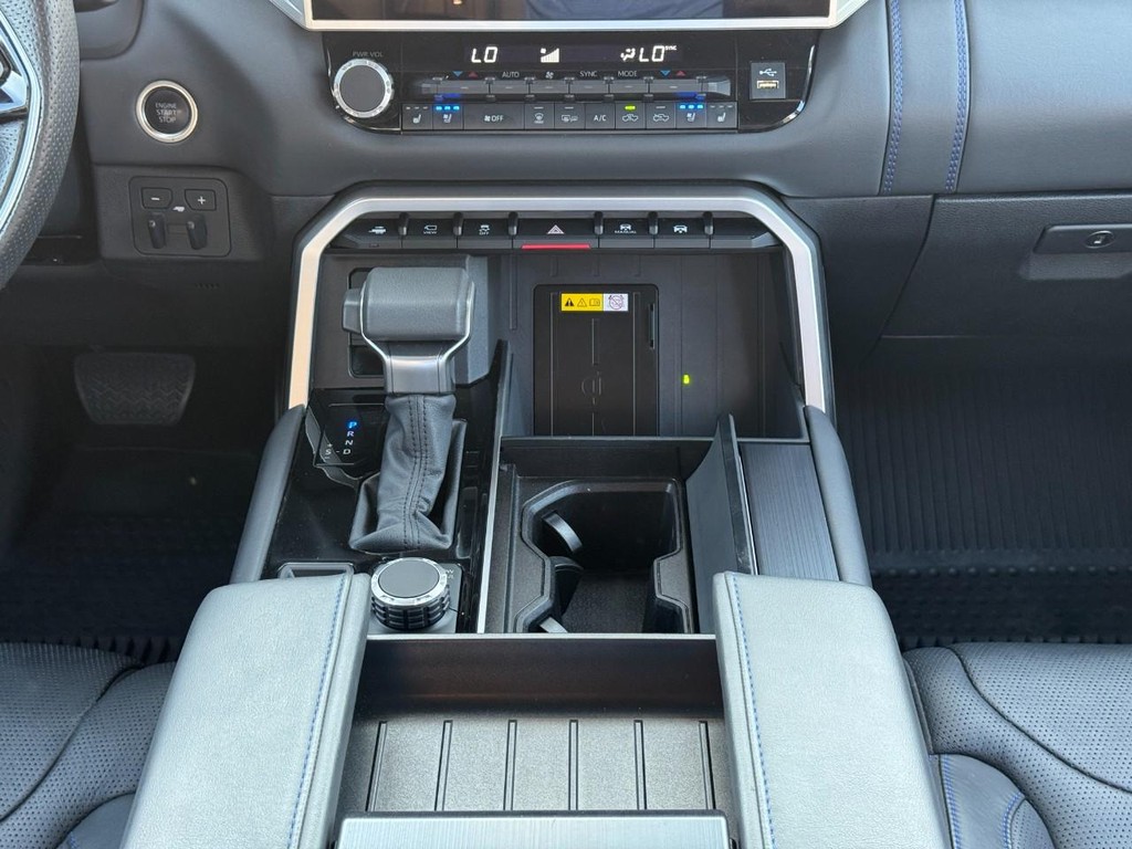 Toyota Tundra 4WD Vehicle Image 16