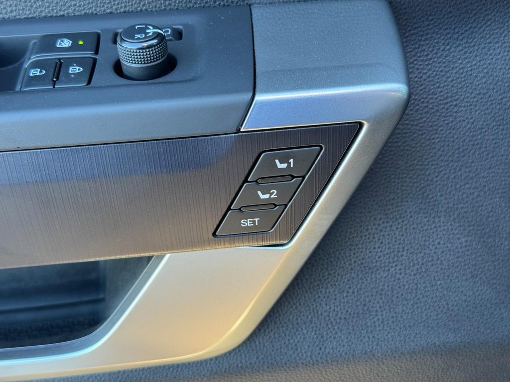 Toyota Tundra 4WD Vehicle Image 17