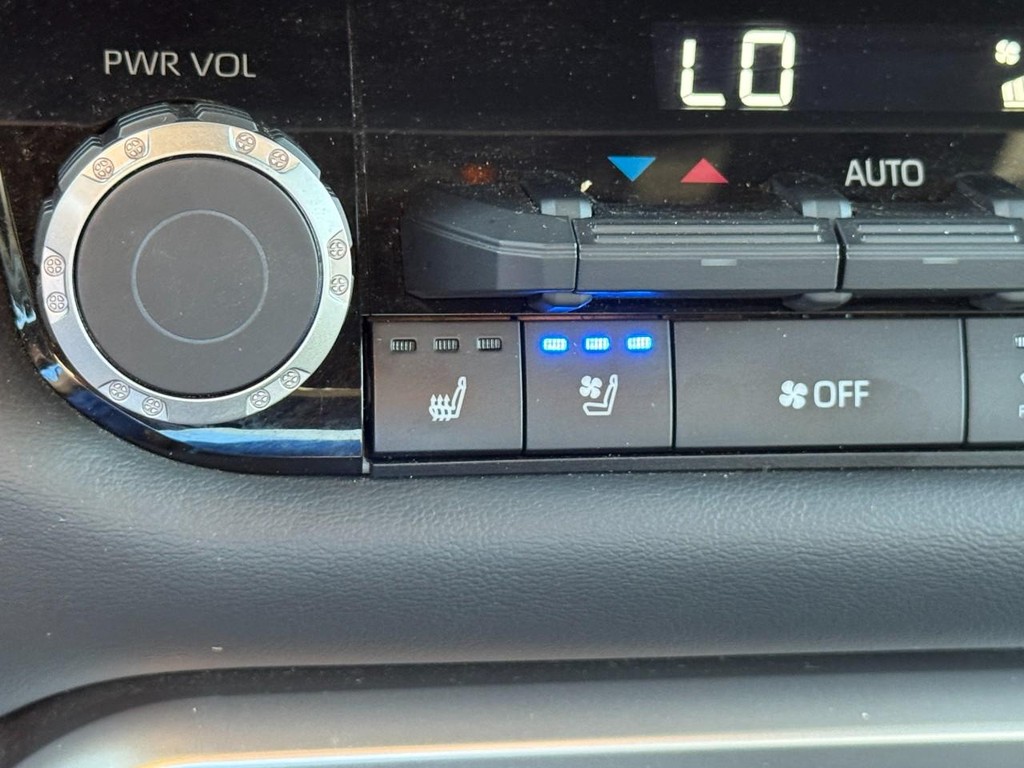 Toyota Tundra 4WD Vehicle Image 24