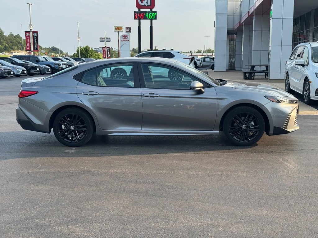 Toyota Camry Vehicle Image 2