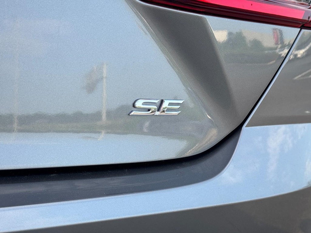 Toyota Camry Vehicle Image 5