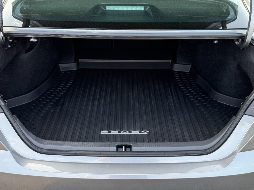 Toyota Camry Vehicle Image 7