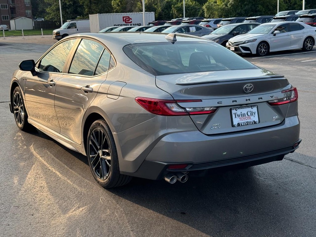 Toyota Camry Vehicle Image 8