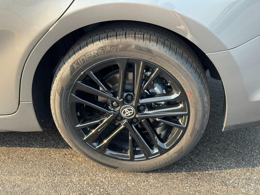 Toyota Camry Vehicle Image 9