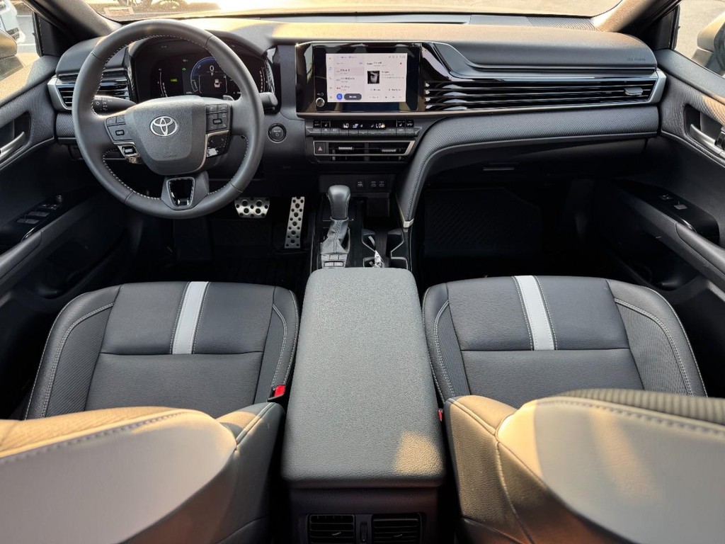 Toyota Camry Vehicle Image 13