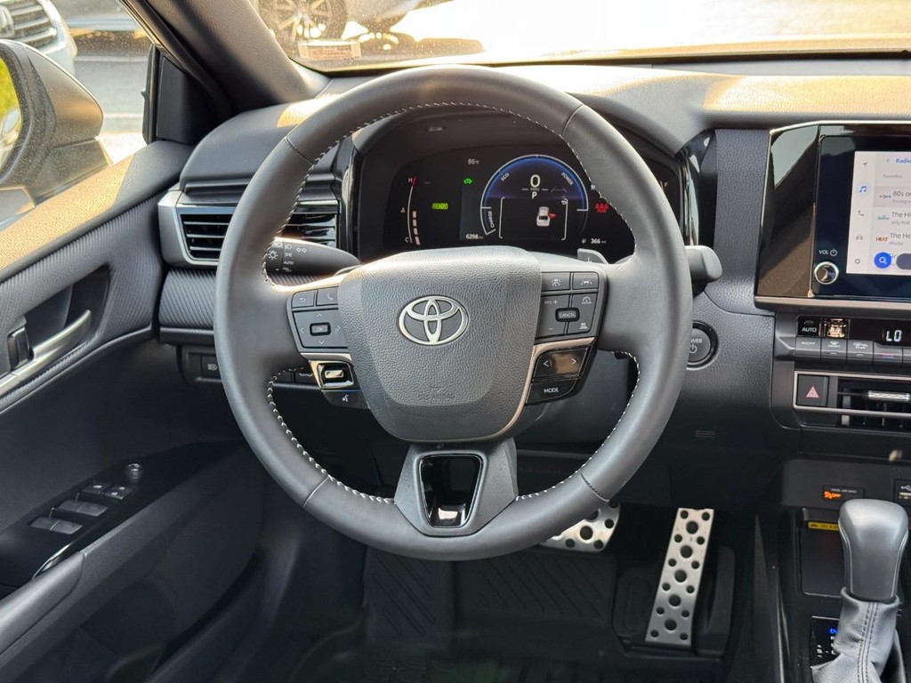 Toyota Camry Vehicle Image 14