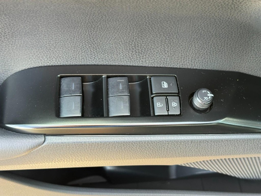 Toyota Camry Vehicle Image 17