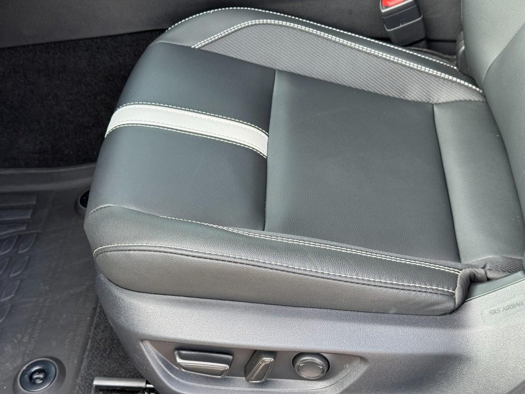 Toyota Camry Vehicle Image 18