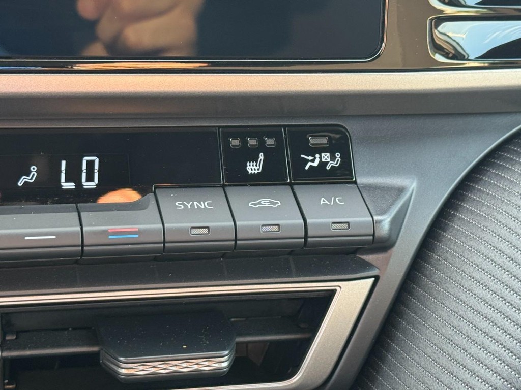 Toyota Camry Vehicle Image 25