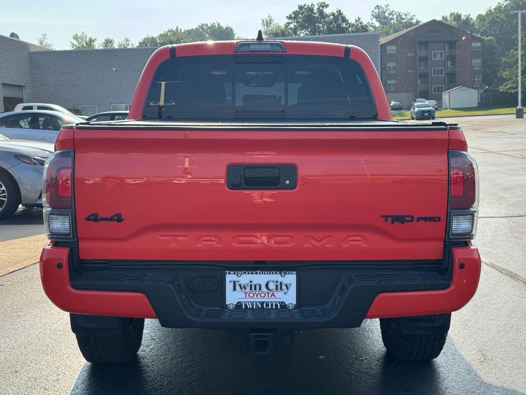 Toyota Tacoma 4WD Vehicle Image 4