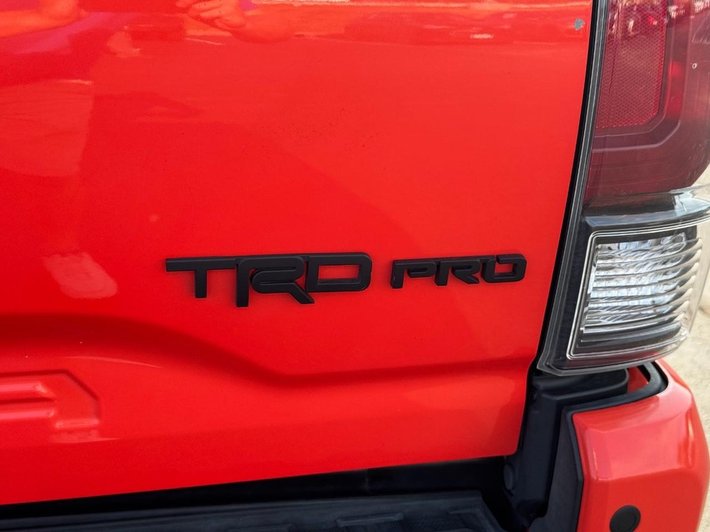 Toyota Tacoma 4WD Vehicle Image 5