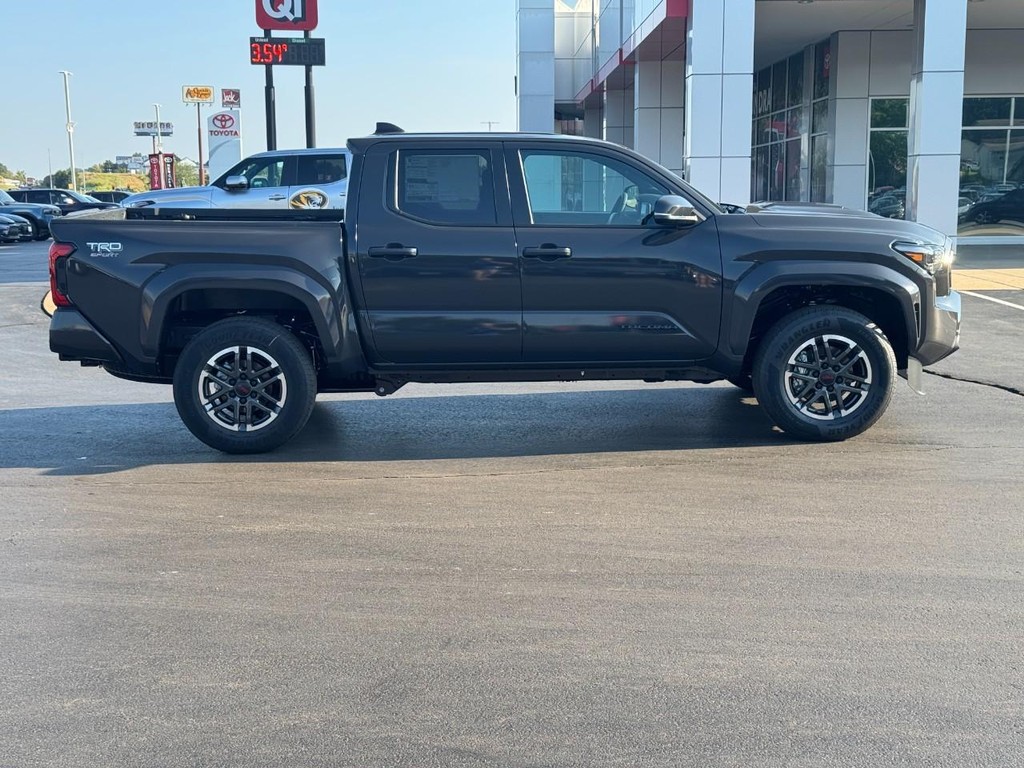 Toyota Tacoma 4WD Vehicle Image 2