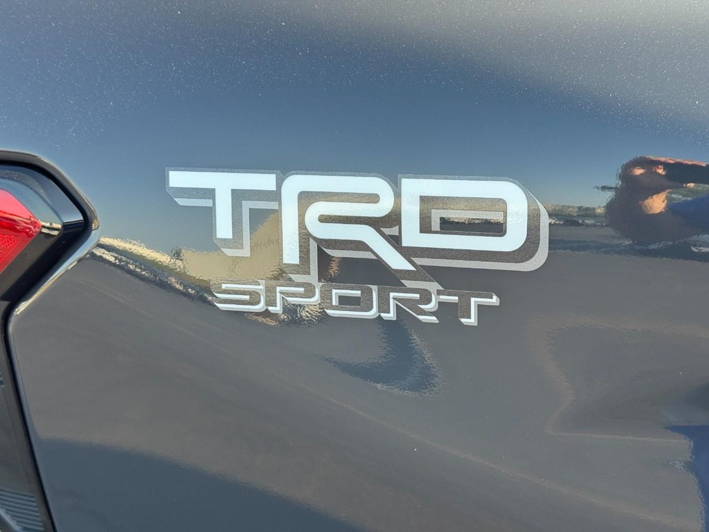 Toyota Tacoma 4WD Vehicle Image 5