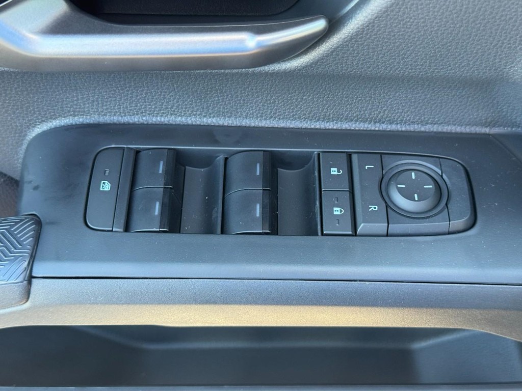 Toyota Tacoma 4WD Vehicle Image 12