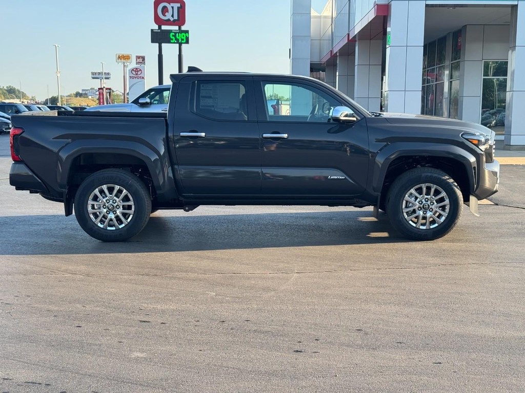 Toyota Tacoma 4WD Vehicle Image 2