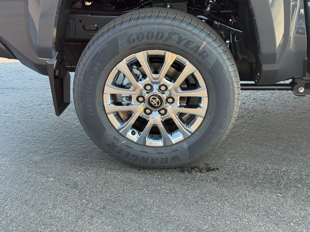 Toyota Tacoma 4WD Vehicle Image 3
