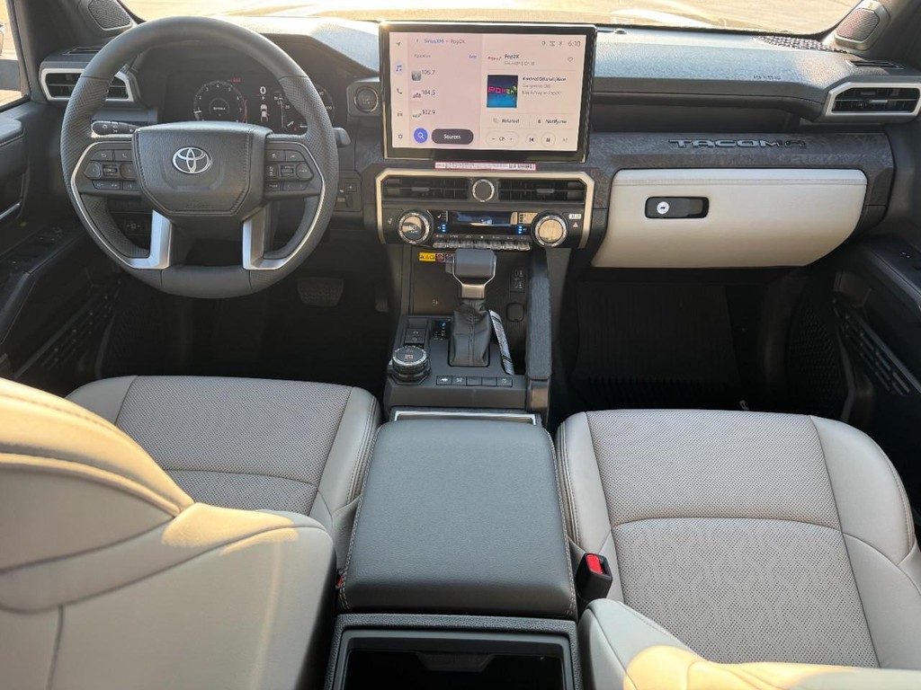 Toyota Tacoma 4WD Vehicle Image 7