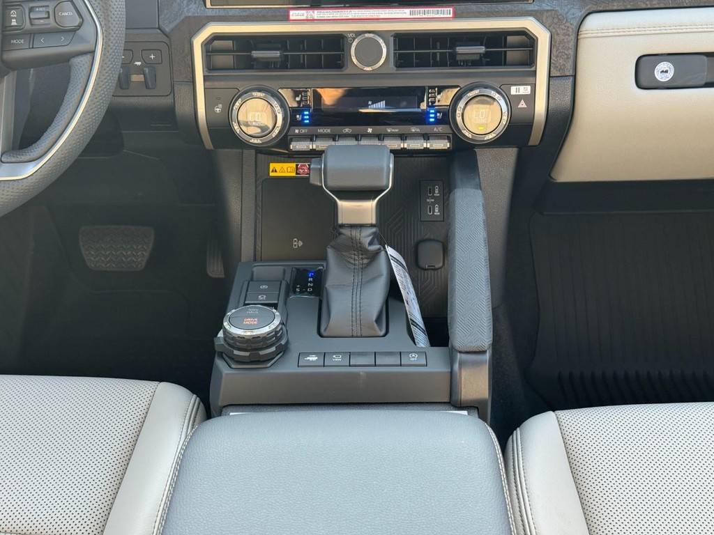 Toyota Tacoma 4WD Vehicle Image 10